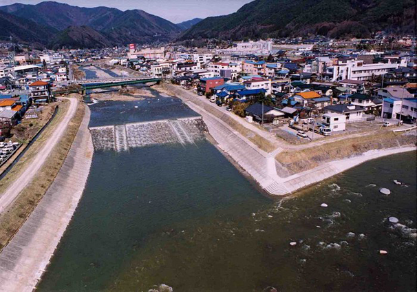 天竜川下辰野護岸及び床止工工事