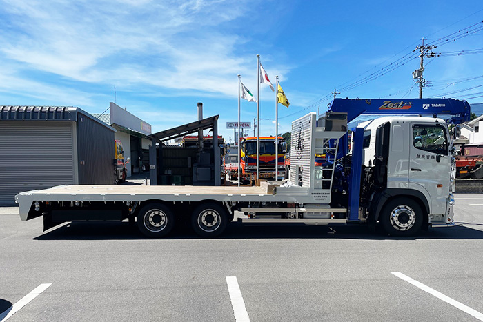 クレーン付10tトラック